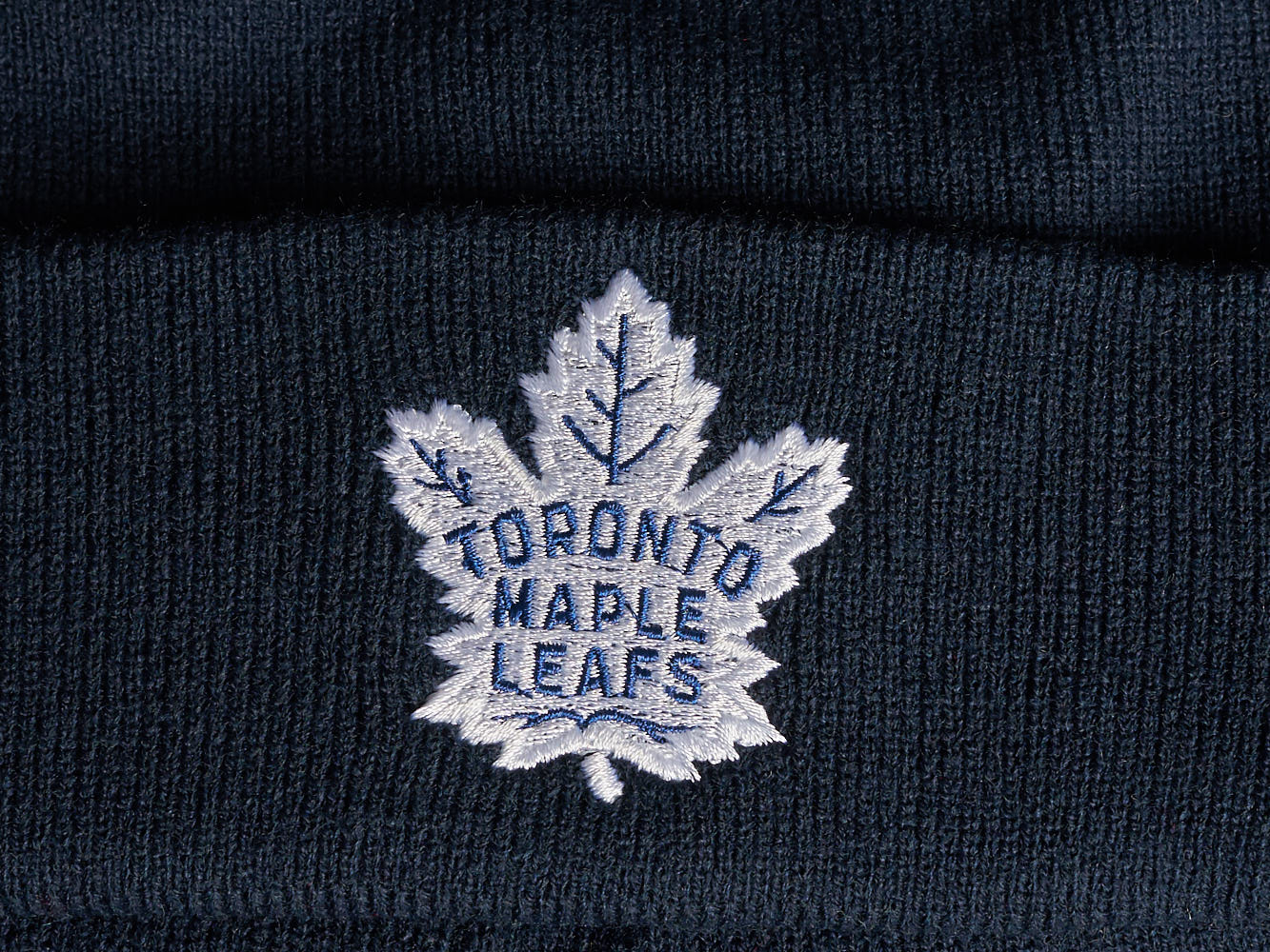 Шапка "NHL Toronto Maple Leafs" с помпоном