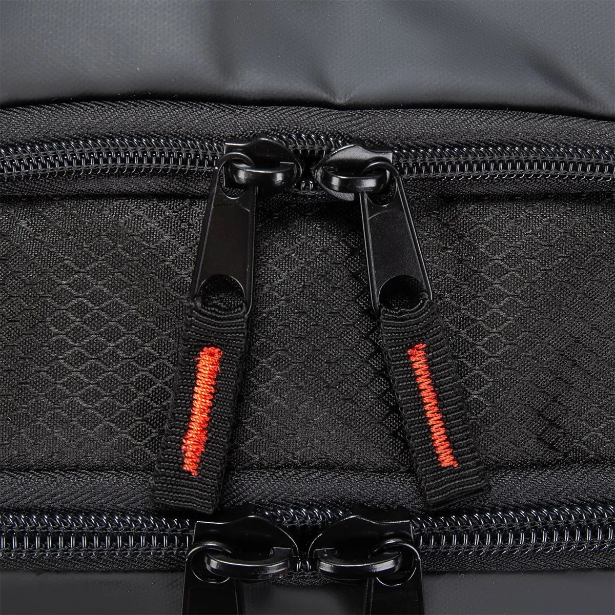 Сумка Warrior Q10 Cargo roller bag S22 на колесах 37"