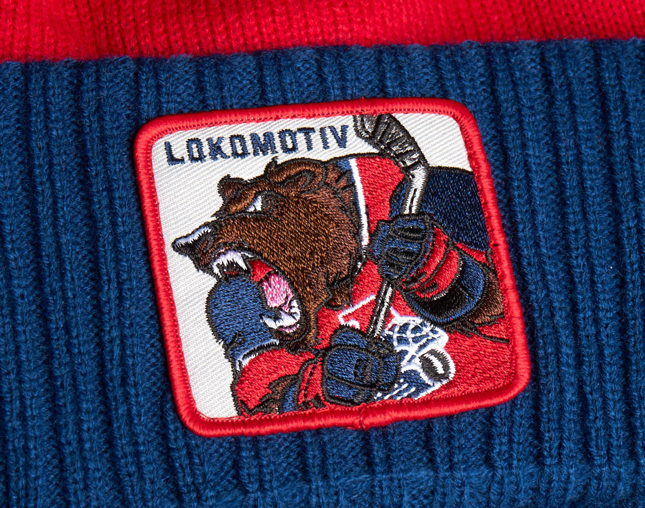Шапка "KHL Локомотив" с помпоном красно-синяя 55-58