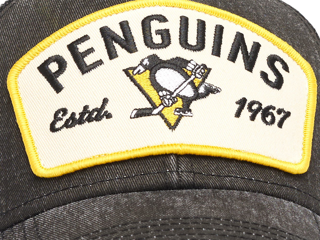 Бейсболка "NHL Pittsburgh Penguins Est. 1967" черная с сеткой 55-58