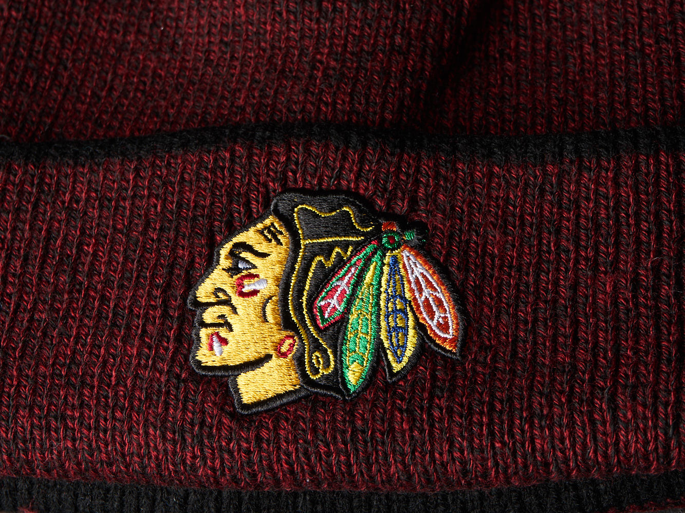Шапка "NHL Chicago Blackhawks" с помпоном