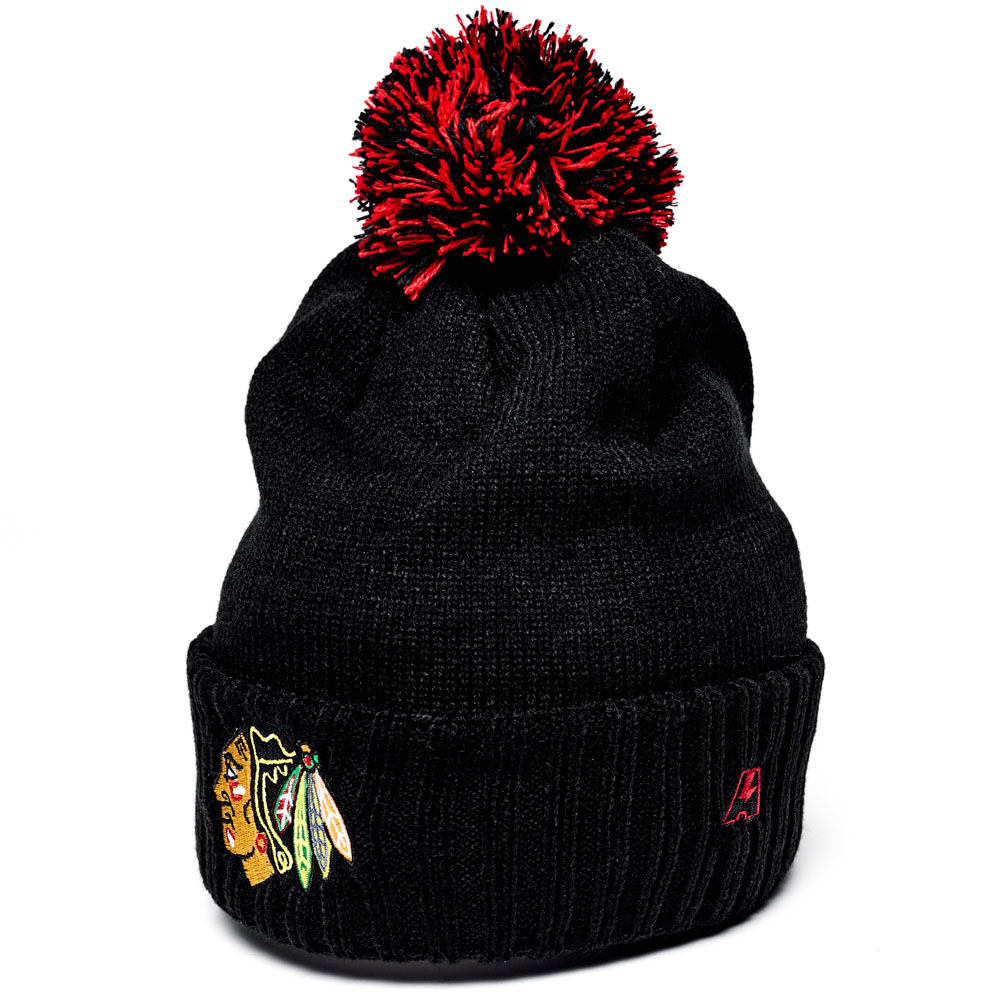 Шапка "NHL Chicago Black Hawks" с помпоном с вышивкой черная