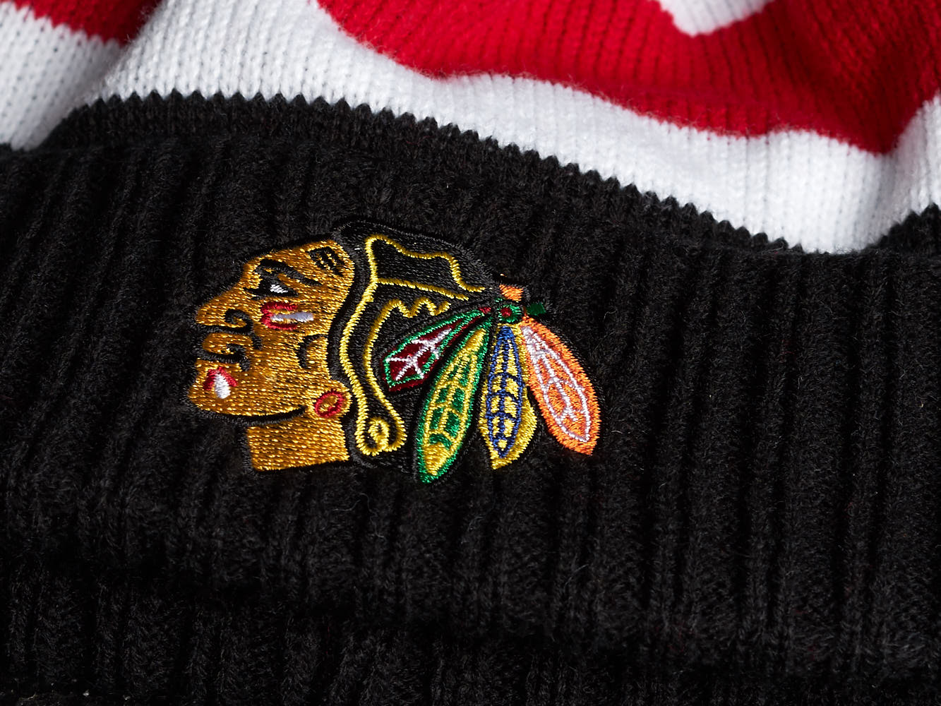 Шапка "NHL Chicago Blackhawks" с помпоном
