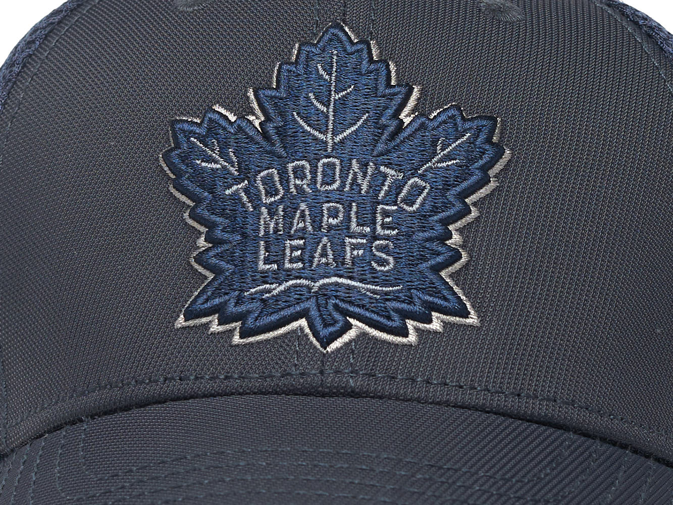 Бейсболка "NHL Toronto Maple Leafs" черно-серая с сеткой 52-54