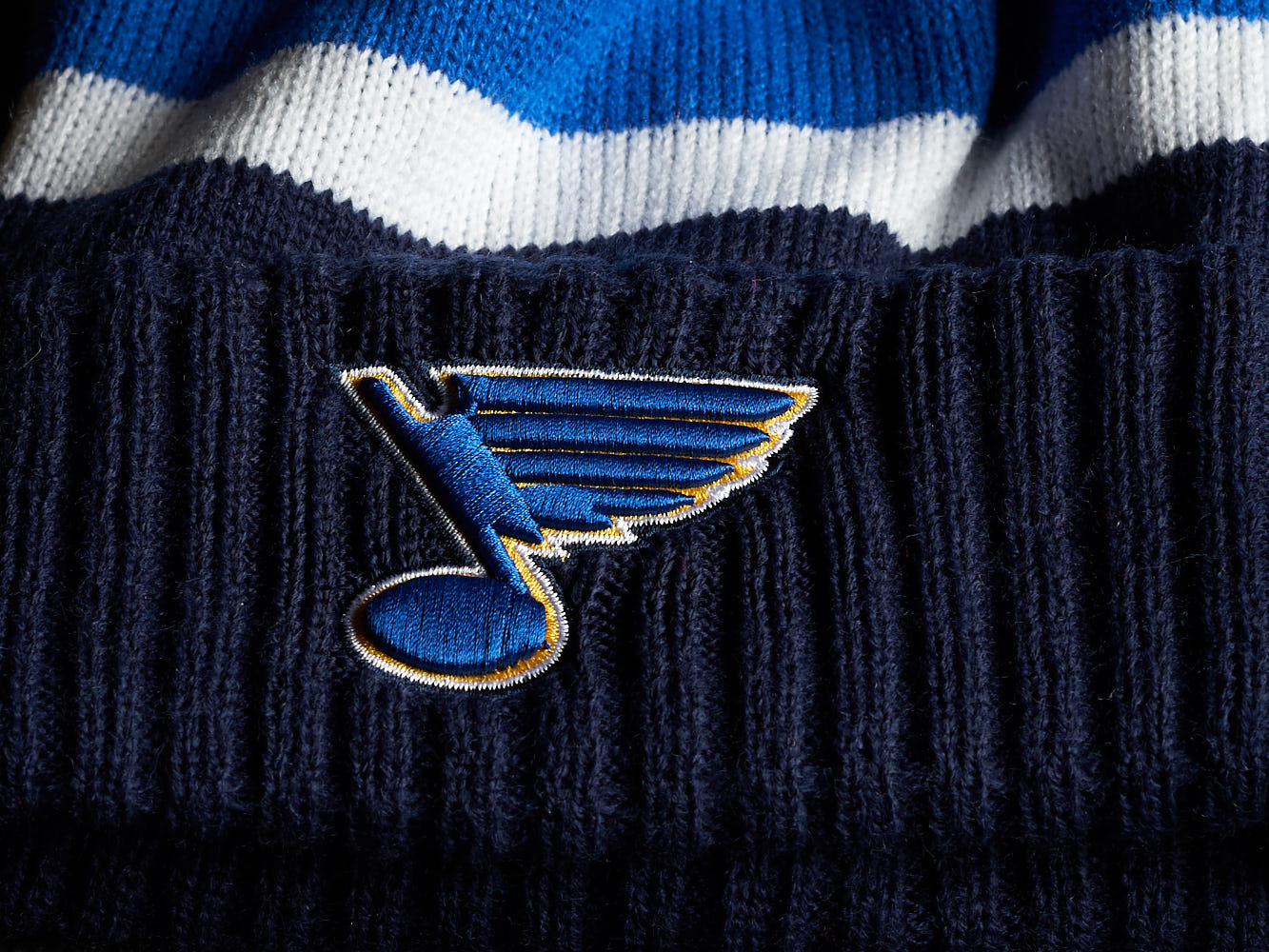 Шапка "NHL Saint Louis Blues" с помпоном 54-57