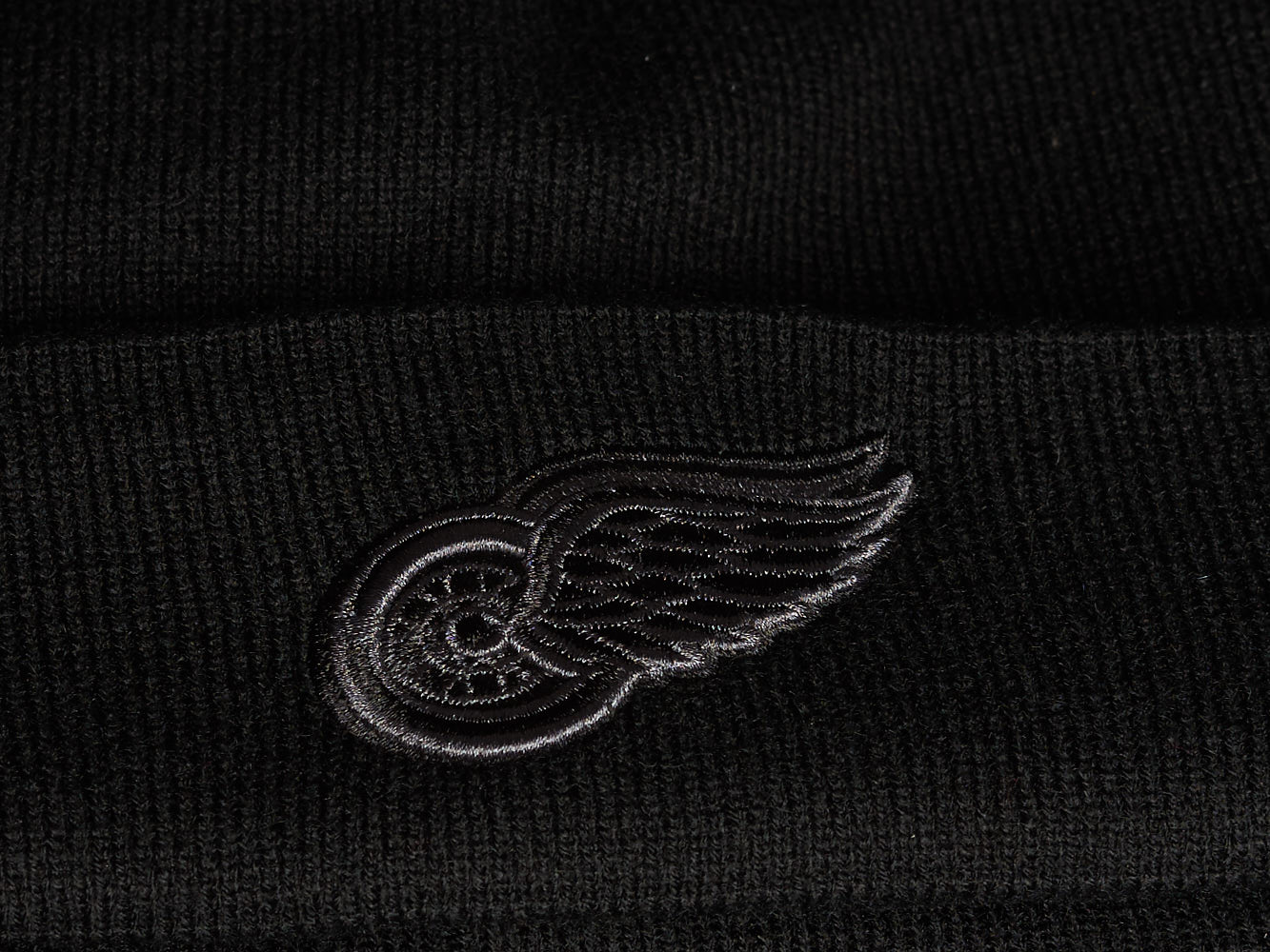 Шапка "NHL Detroit Red Wings" с вышивкой черная