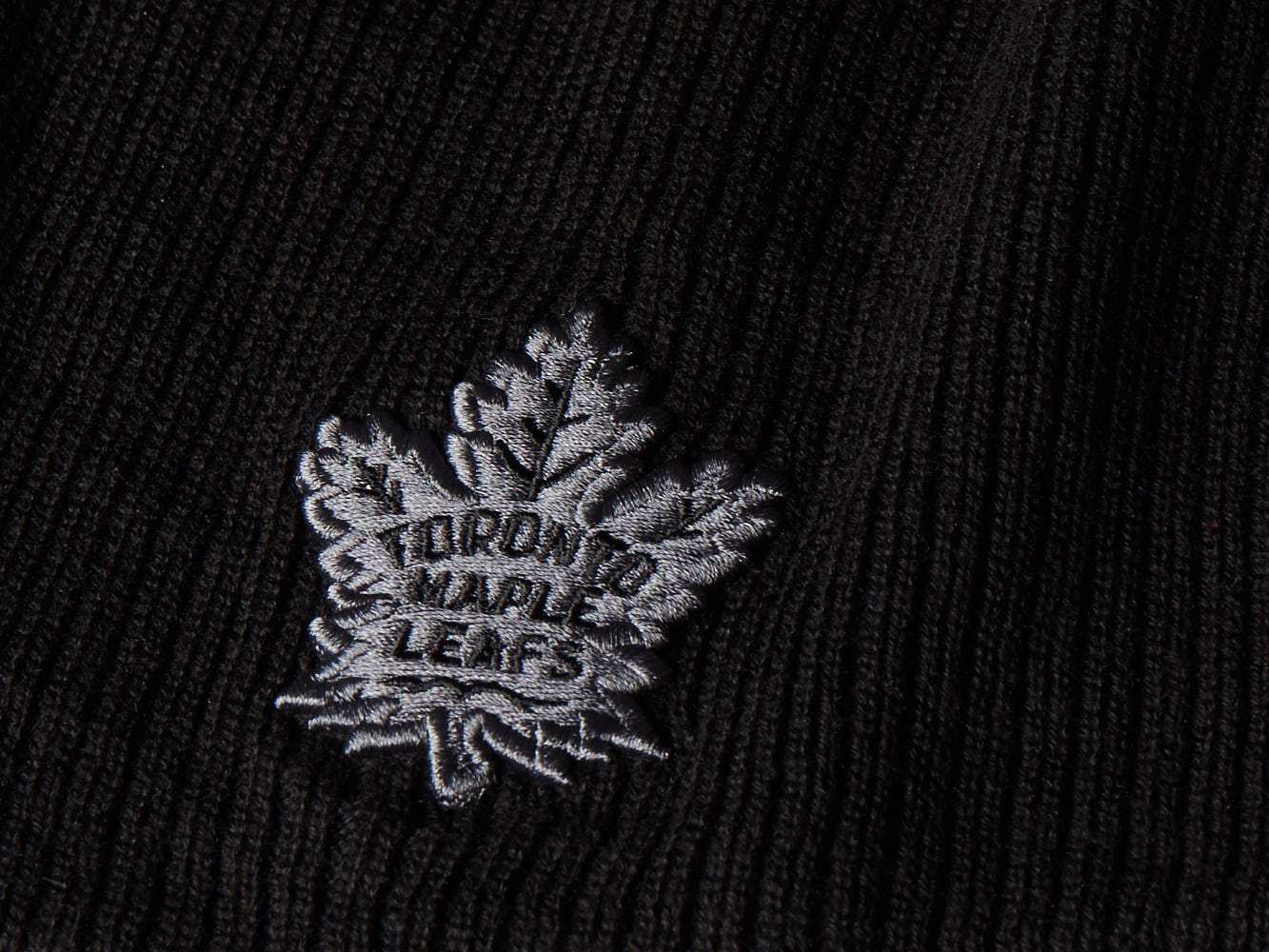 Шапка "NHL Toronto Maple Leafs" удлиненная с вышивкой черная