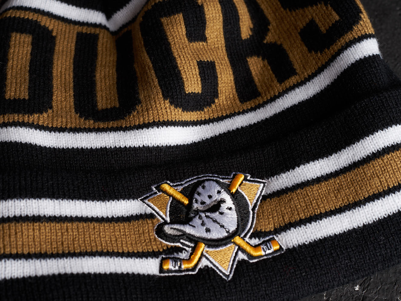 Шапка "NHL Anaheim Ducks" с помпоном