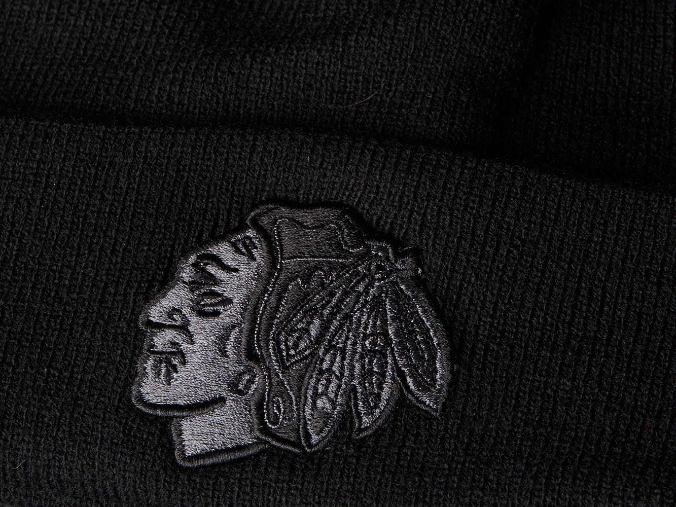 Шапка "NHL Chicago Black Hawks" с вышивкой с отворотом черная