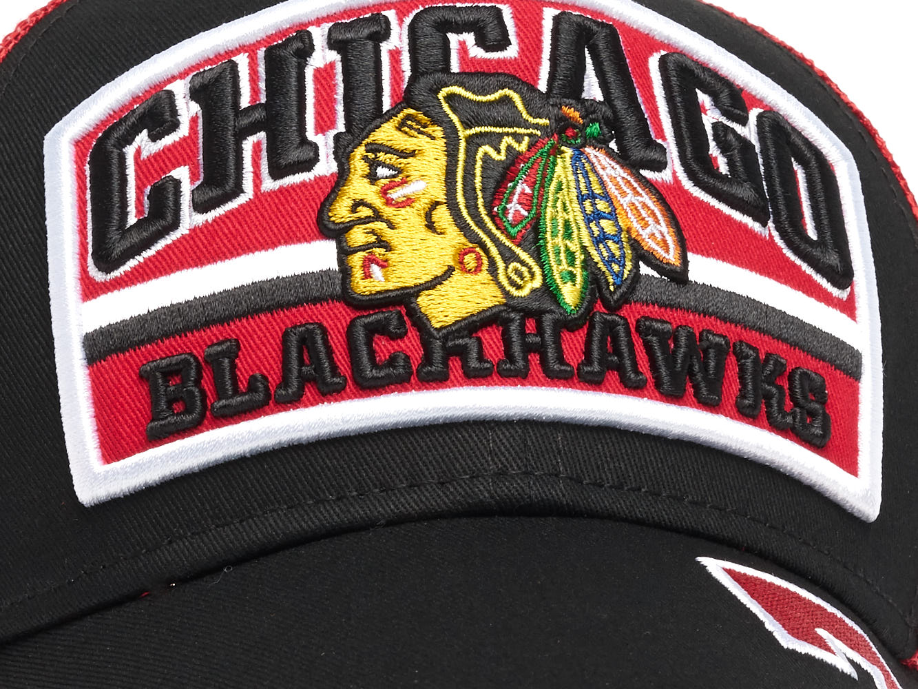 Бейсболка "NHL Chicago Black Hawks" №7 черно-красная с сеткой 55-58