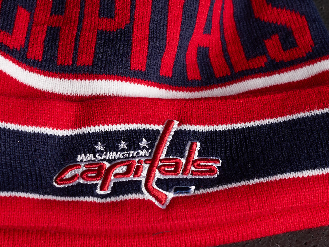 Шапка "NHL Washington Capitals" с помпоном